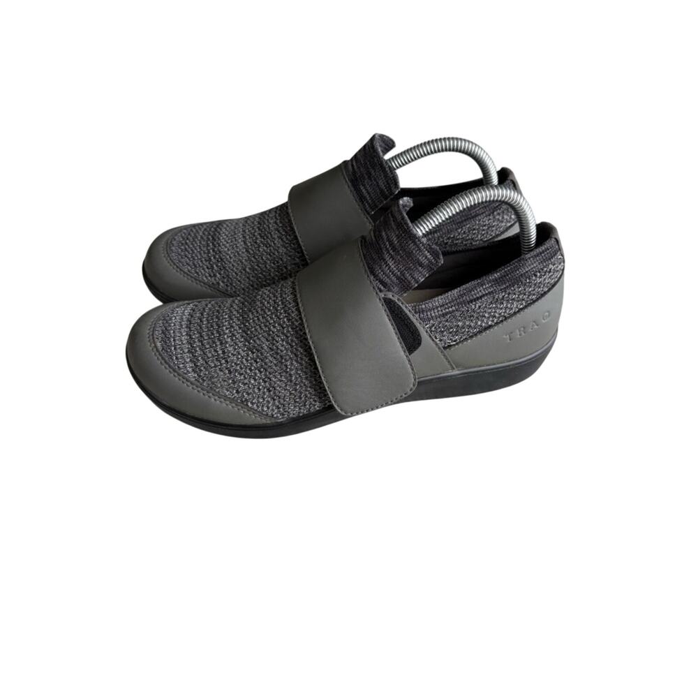 TRAQ by Alegria Qwik smart walking shoes size 9 (40)